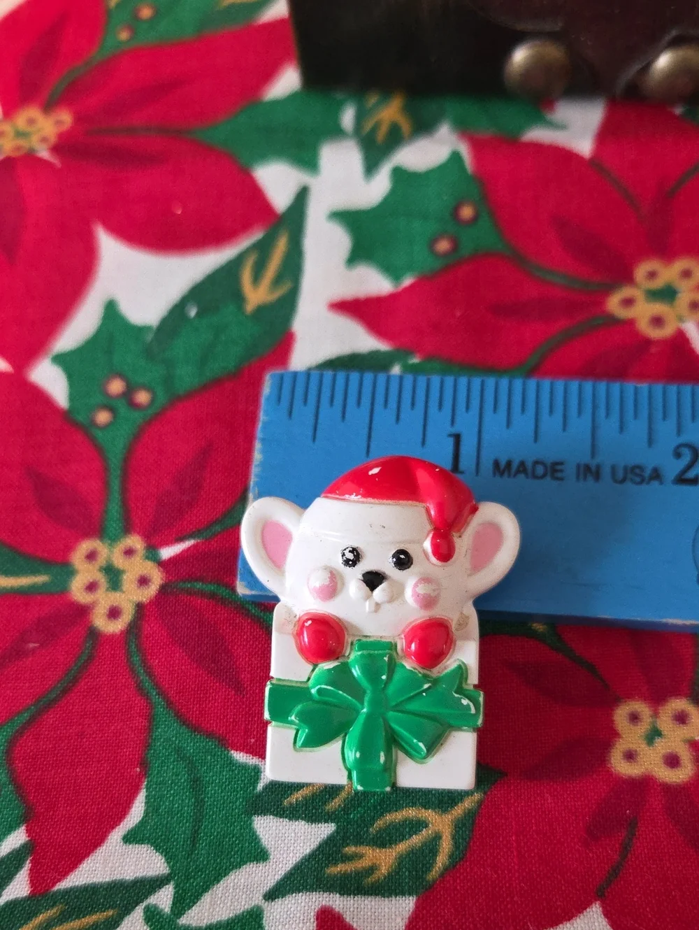 *1981* AVON Suprise Mouse Holiday Pin